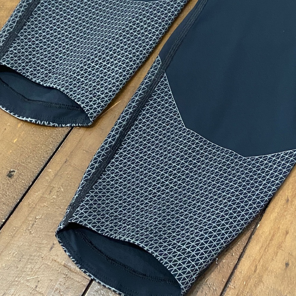 On Running Womens Medium Black Reflective Geometric Cropped Leggings M - Picture 9 of 9